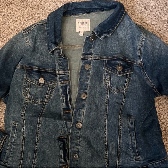 Jean jacket - Picture 2 of 7